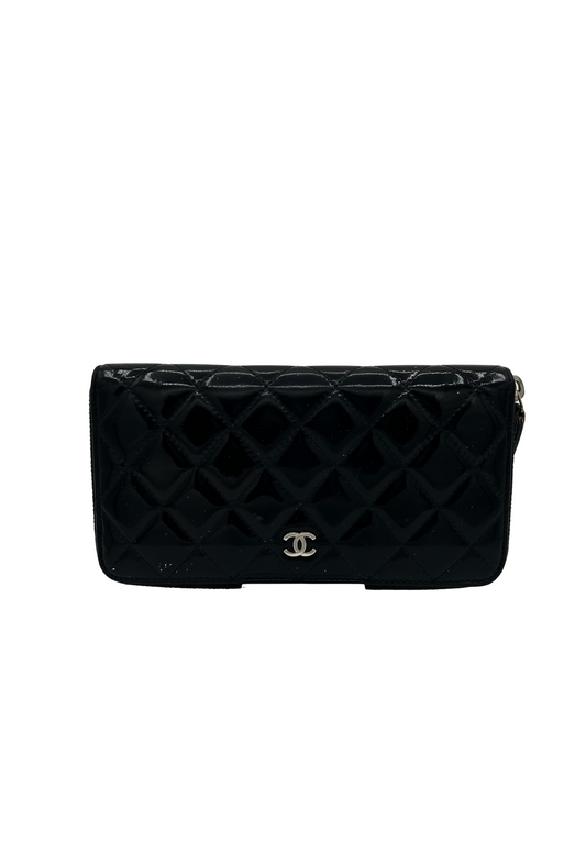 Chanel Diamond Quilted Black CC Zip Around Wallet